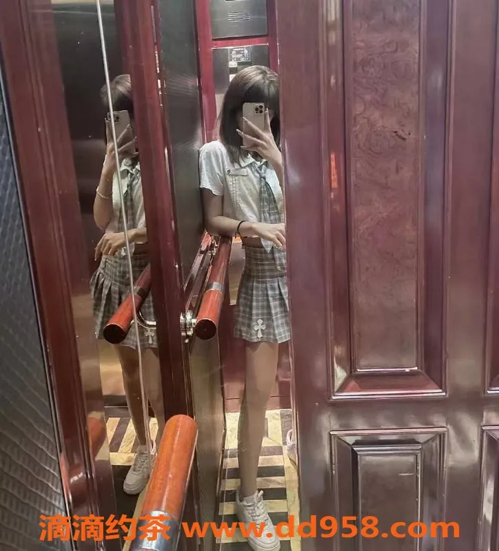 郑州楼凤-郑州管城区小雯19岁，170cm，52kg，精彩服务等你体验