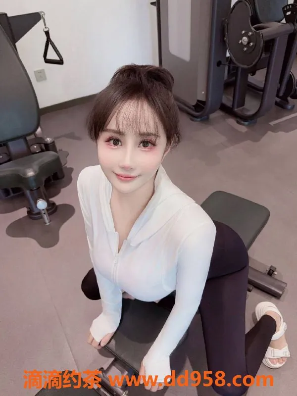 郑州楼凤-熊熊，27岁，郑州陪浴女，162cm，49kg