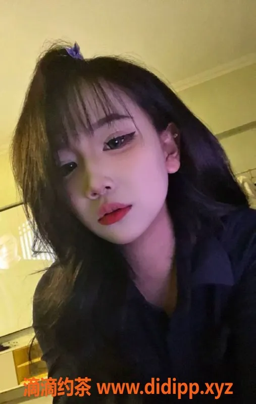 郑州楼凤-郑州丽丽，19岁165cm，50kg，优质陪伴服务