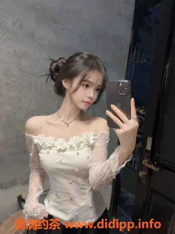 成都楼凤-火车南站嫩妹车陈嘟灵，课时费7p