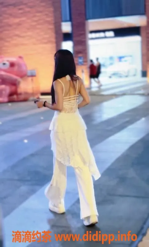 深圳楼凤-龙岗御姐赛赛，700元体验诱惑服务