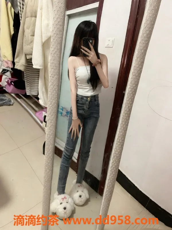 无锡楼凤-朵拉，锡山区娇小嫩妹，160/40，高颜值陪浴服务