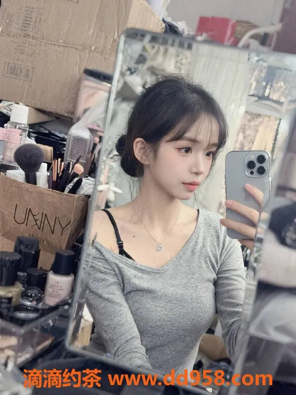 成都楼凤资源信息,火车南站陈嘟灵，颜值与身材俱佳的嫩妹车