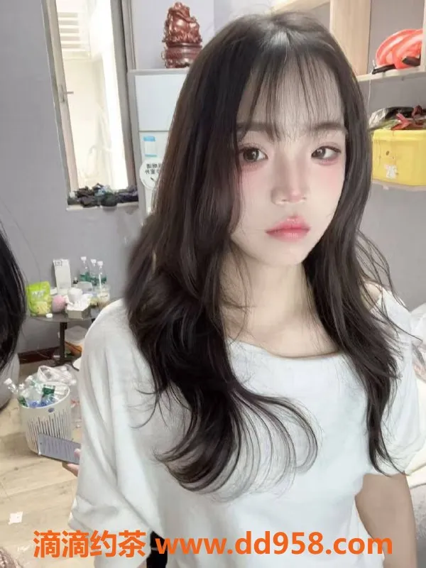 成都楼凤-火车南站陈嘟灵，颜值与身材俱佳的嫩妹车