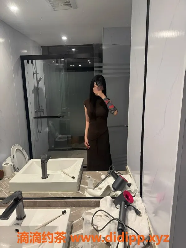 深圳楼凤-龙华艺琳：嫩妹制服体验，900元起