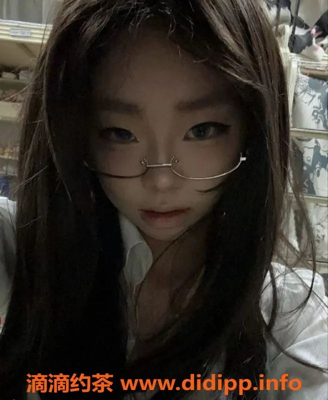 成都上门服务-19岁匀称学生妹小时，西安可上门服务