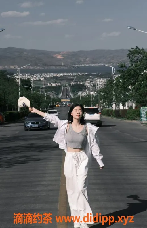 无锡楼凤-梁溪区诗雅，165cm45kg苗条大学生陪浴服务