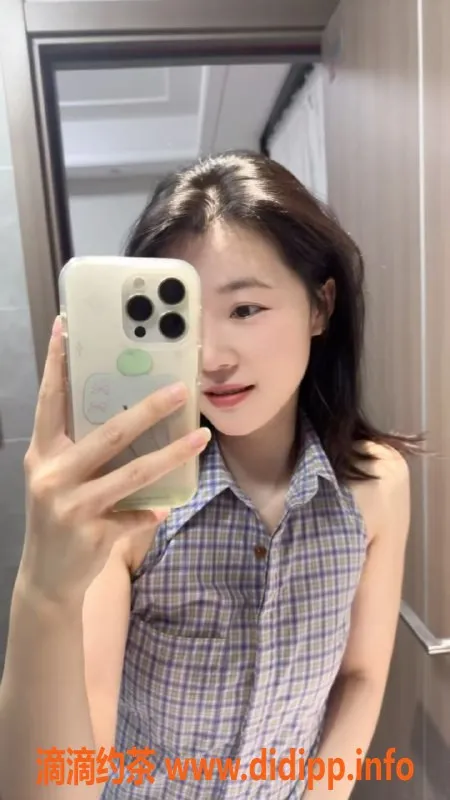 无锡楼凤-梁溪区诗雅，165cm45kg苗条大学生陪浴服务