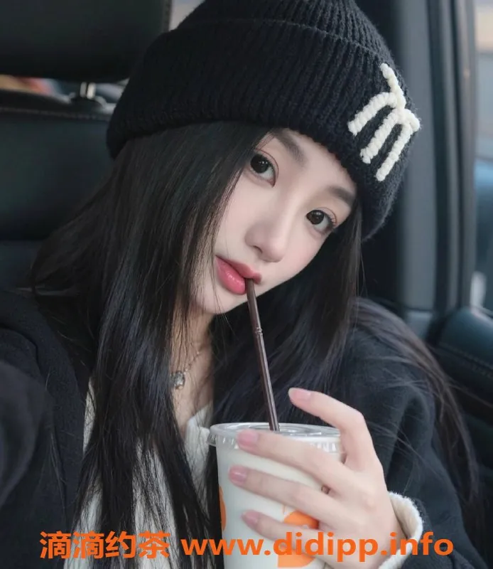 广州楼凤-番禺区嫩妹160C罩杯，双飞深喉服务