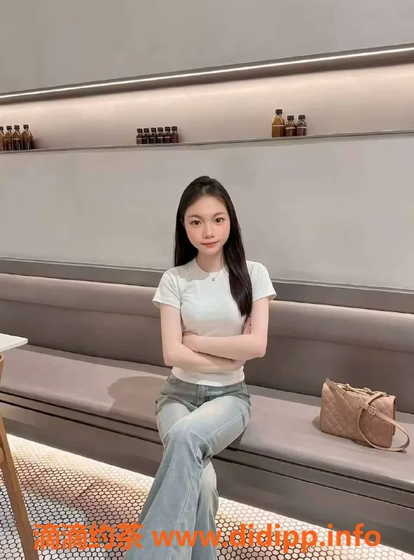 深圳楼凤-深圳宝安嫩妹安心，800起价，服务丰富