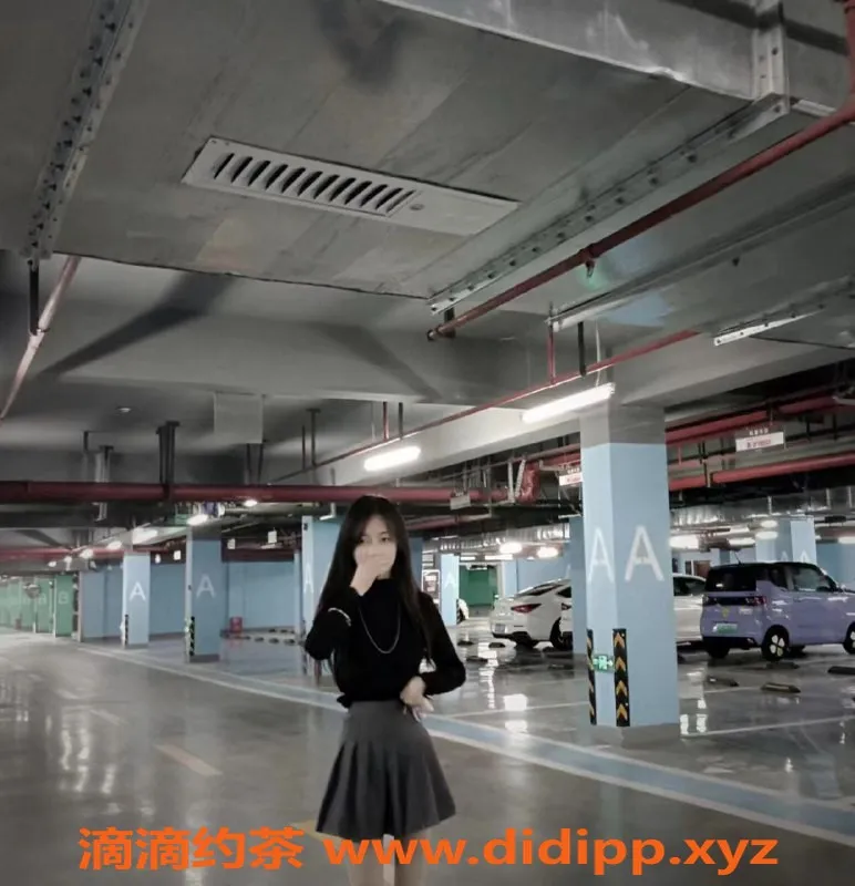 杭州楼凤-青玥：158cm童颜巨乳学生妹，上城1200p