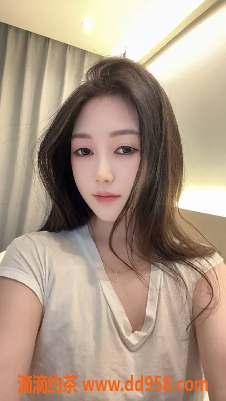 深圳楼凤-龙华夏夏，24岁长腿美女，48kg超值服务