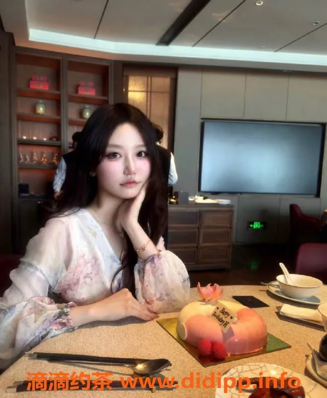 广州楼凤-现货良家包养 2000-5000元/日，私聊约人