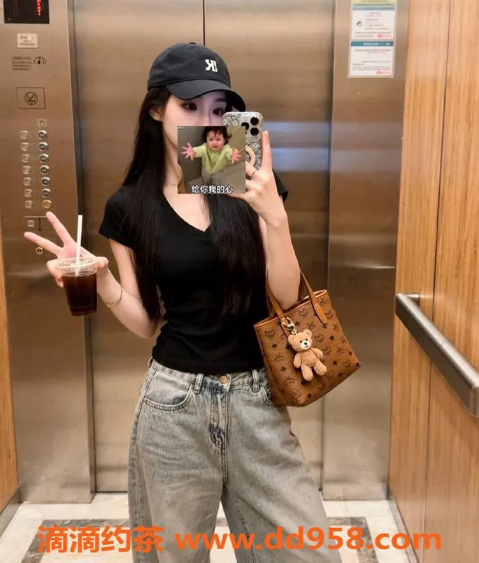 广州楼凤-番禺区嫩妹，160身高C罩杯，热情服务