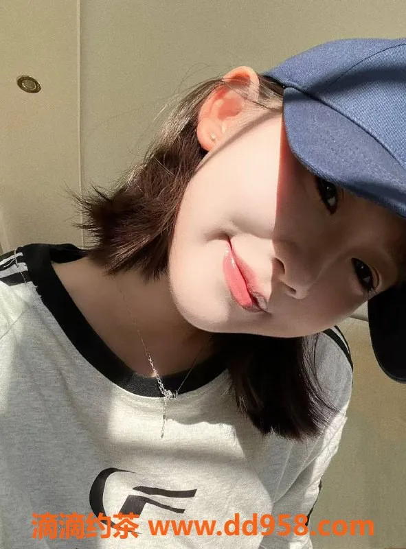 郑州楼凤-管城区小雯19岁白虎，170cm陪浴服务