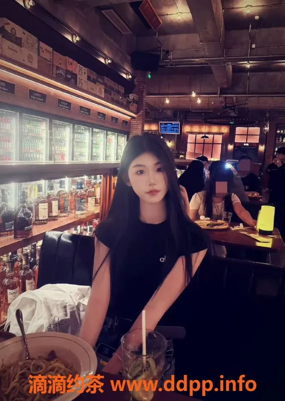 郑州楼凤-管城区小雯19岁白虎，170cm陪浴服务