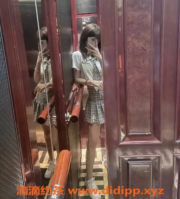 郑州楼凤-管城区小雯19岁白虎，170cm陪浴服务