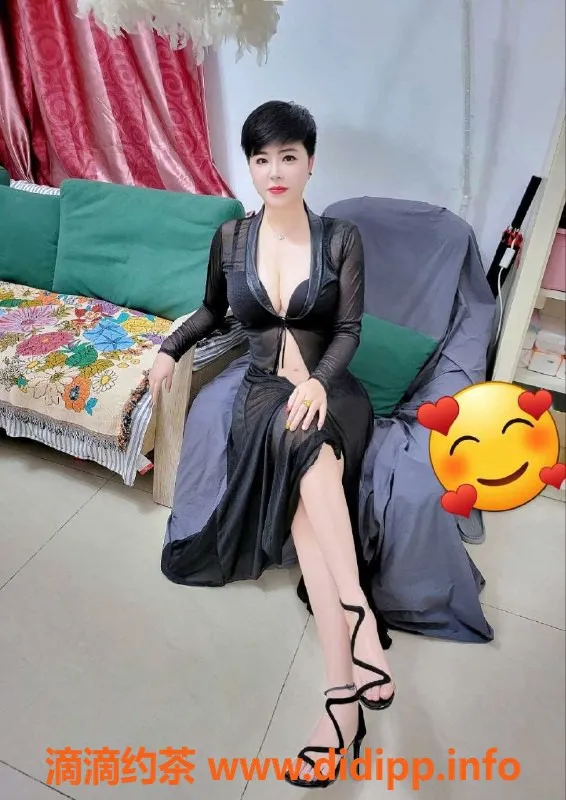 广州楼凤-禅城风骚姐姐曼柔，29岁36D现身