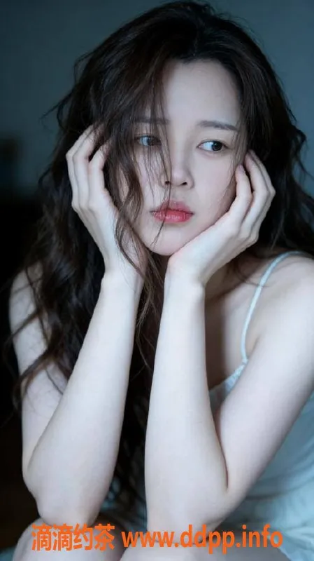 深圳楼凤-龙华嫩姐雪儿，1200元体验调情与舌吻