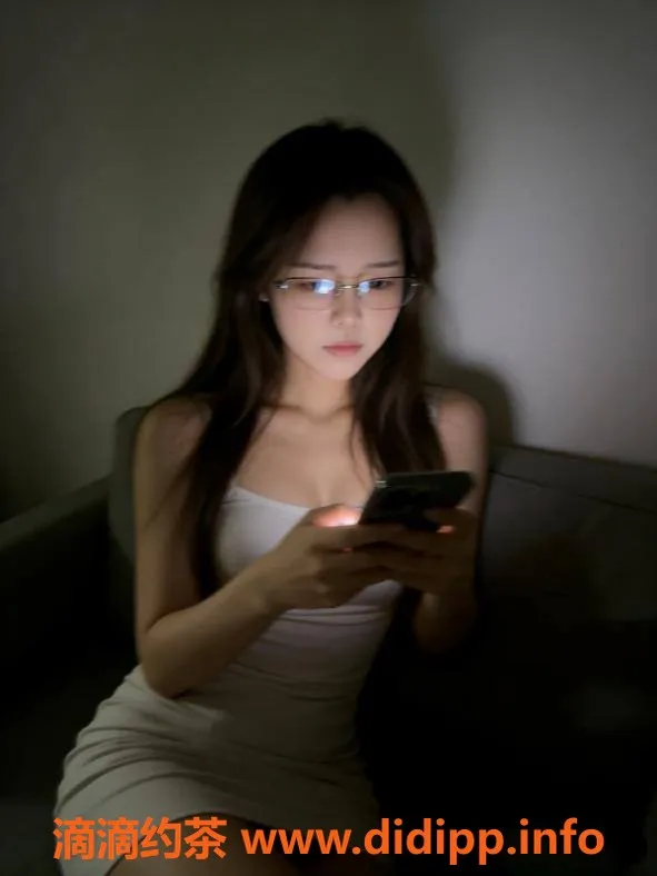 深圳楼凤资源信息,龙华嫩姐雪儿，1200元体验调情与舌吻