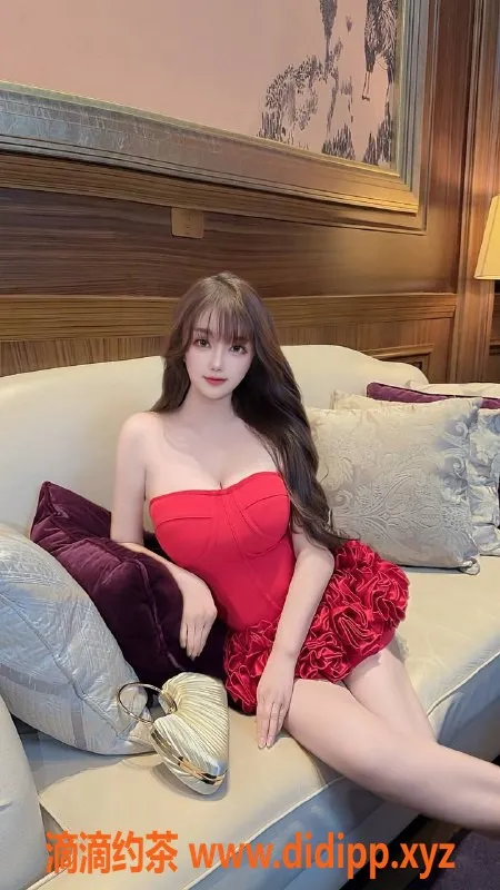 深圳楼凤-龙岗御姐珈珈，1088元舌吻服务等你来体验！