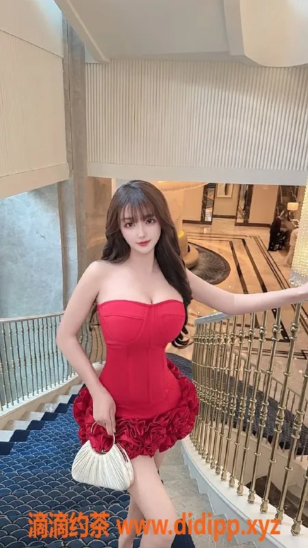 深圳楼凤-龙岗御姐珈珈，1088元舌吻服务等你来体验！