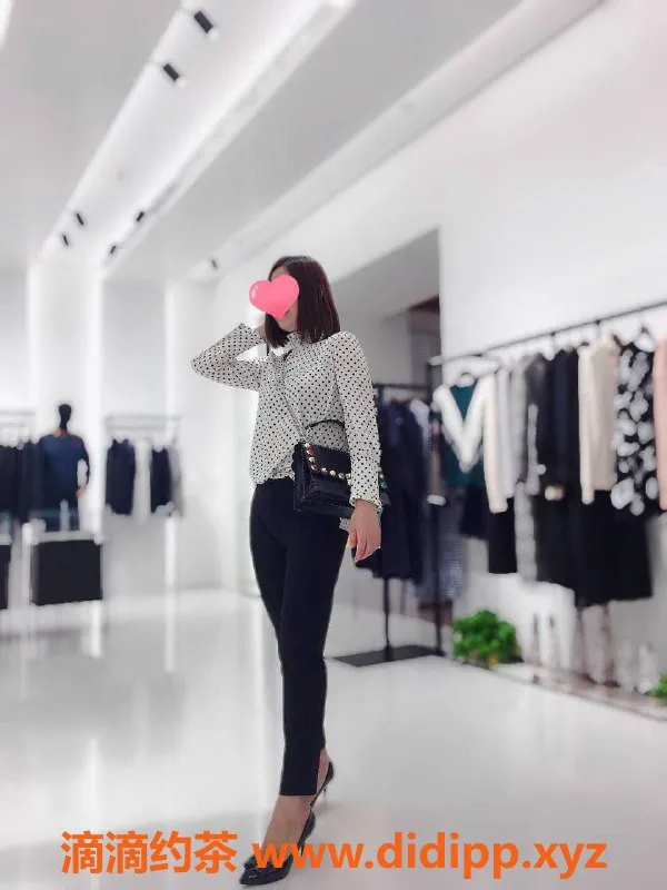 深圳楼凤-南山安琪儿，熟女服务500起，舌吻+制服等你体验！