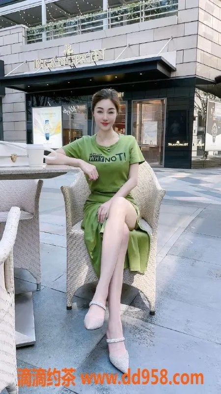 广州楼凤-荔湾莉莉：400元体验鸳鸯浴与丝袜魅力