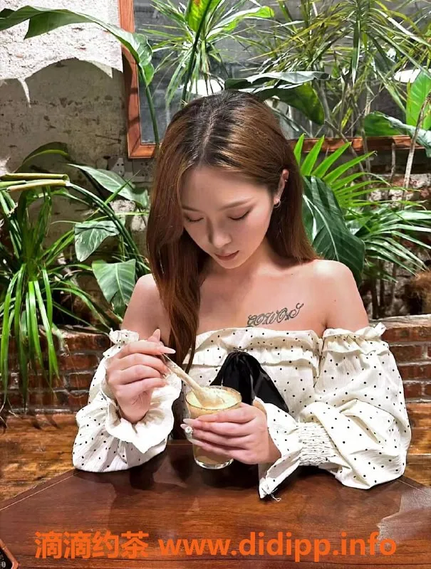 赣州楼凤-赣州琪琪 乖巧温柔 身高165cm 47kg价700元