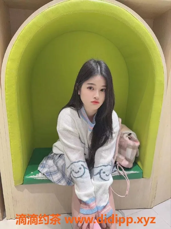 成都楼凤资源信息,成华区乐雪，19岁嫩妹，500元享受亲密服务