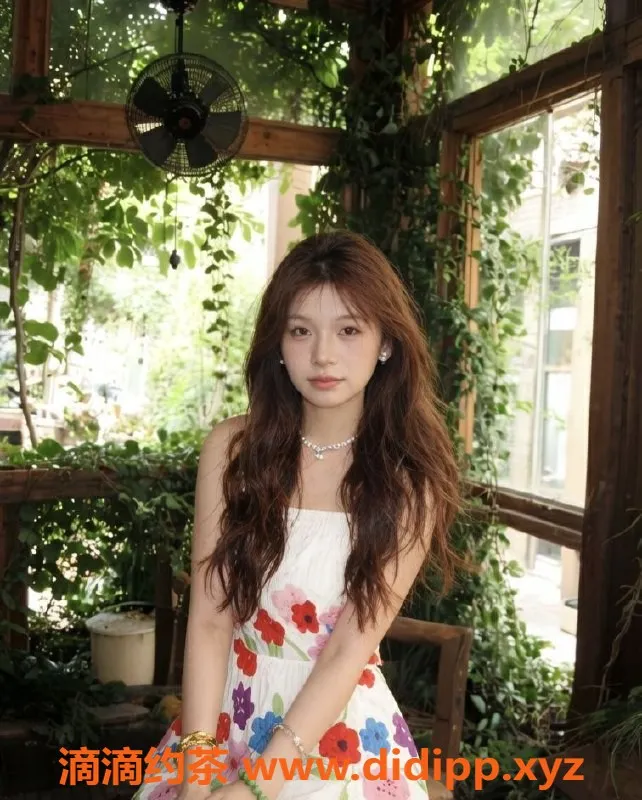 深圳楼凤-龙华菲菲，700元私密服务，调情互动