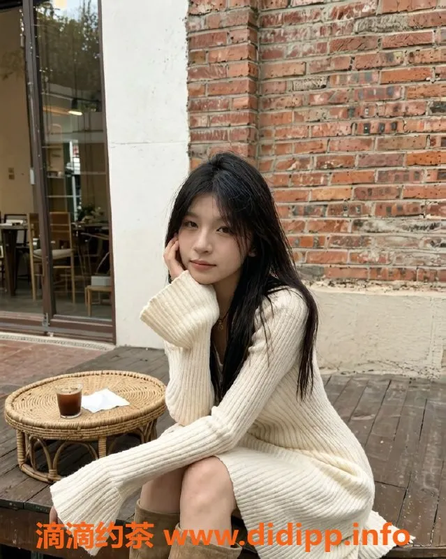 深圳楼凤资源信息,龙华菲菲，700元私密服务，调情互动