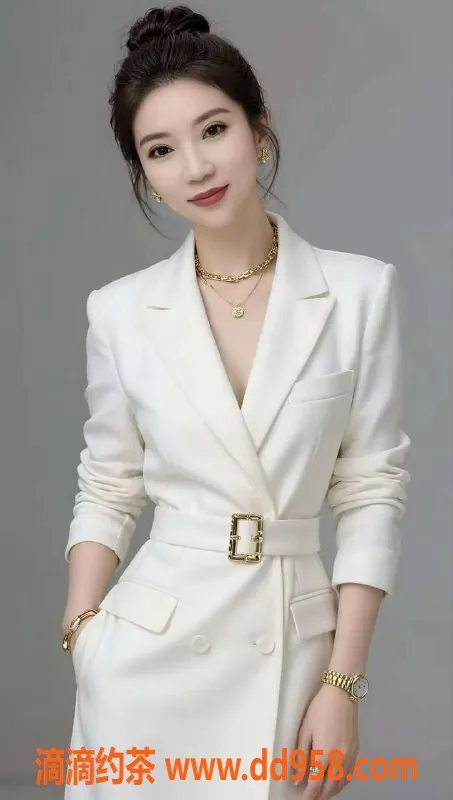 深圳楼凤-龙华安馨，29岁肤白娇娃，6400元不容错过！