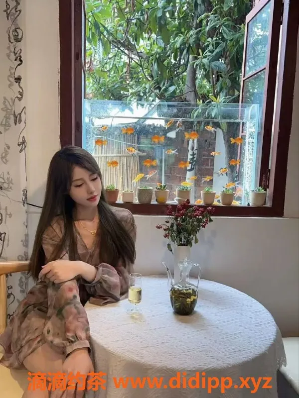 深圳楼凤-罗湖兼职晴方，24岁美丽女郎，身高164cm