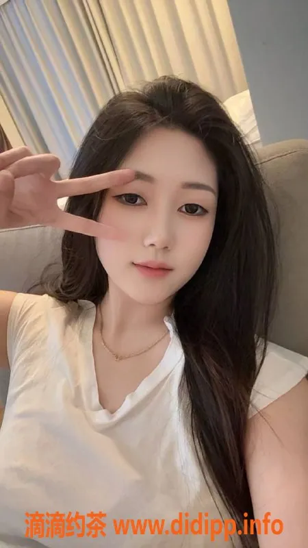 深圳楼凤-龙华夏夏，24岁167长腿，800元服务等你体验！