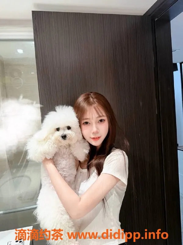 深圳楼凤-龙华嫩妹一只兔兔，制服丝袜绝佳体验