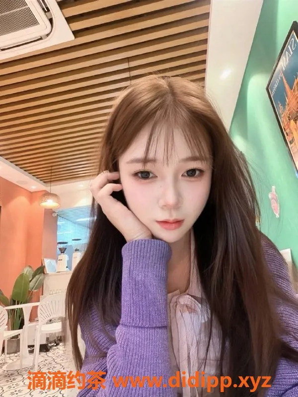 深圳楼凤资源信息,龙华嫩妹一只兔兔，制服丝袜绝佳体验