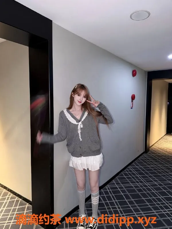 深圳楼凤-龙华嫩妹雯雯，1000元起，制服丝袜精彩体验