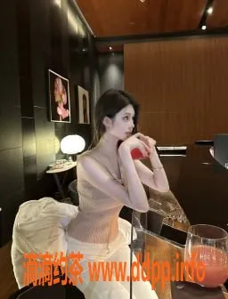 潍坊楼凤-奎文区22岁阿娇，168CM，95斤，1200元带工作室