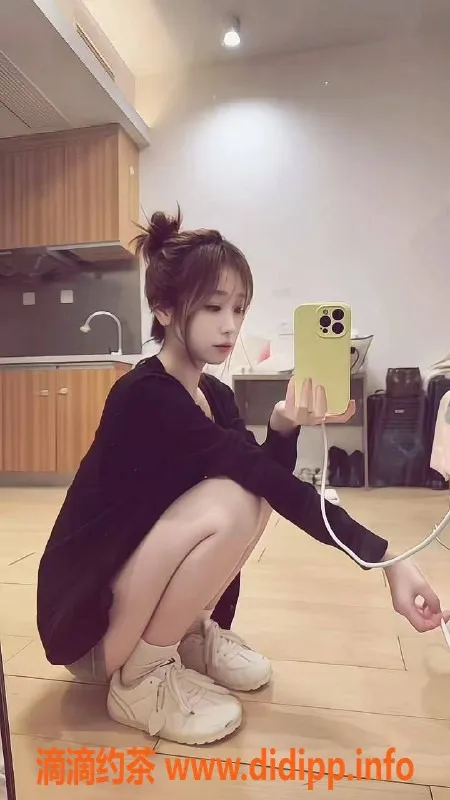 台州楼凤-台州艺名欢欢，165cm身高19岁，服务靠谱