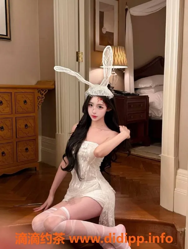 广州楼凤-天河英子，1000p嫩妹，舌吻服务等你体验