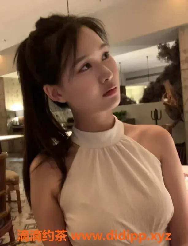 重庆楼凤-江北小艺，20岁165cm，C+罩杯，服务多样