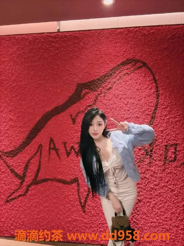 深圳楼凤-龙华优优，23岁165c，1300起，舌吻外出服务