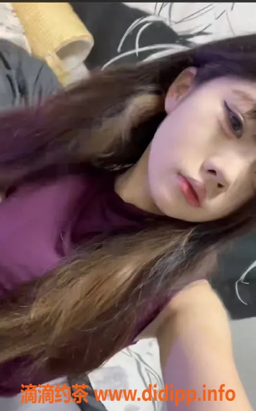 郑州楼凤-管城区竹竹，18岁165cm，亲亲调情服务