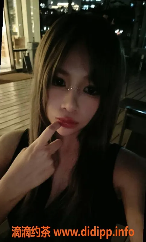 深圳楼凤-福田嫩妹小依，700元双向服务等你来体验！