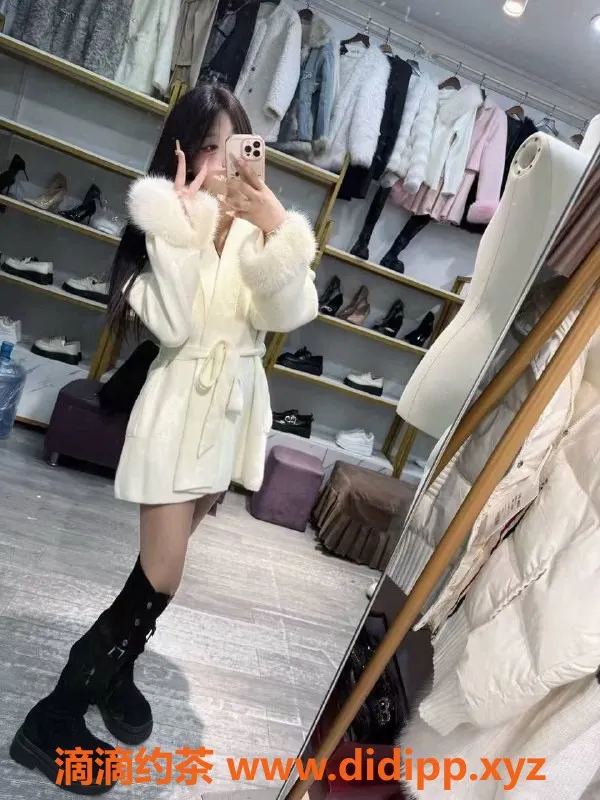 成都楼凤-锦江区叮当，7P价位的颜值大长腿妹子