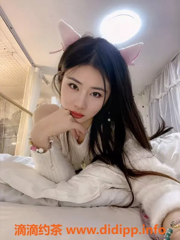 重庆楼凤-新牌坊依依，175身高，23岁制服诱惑服务