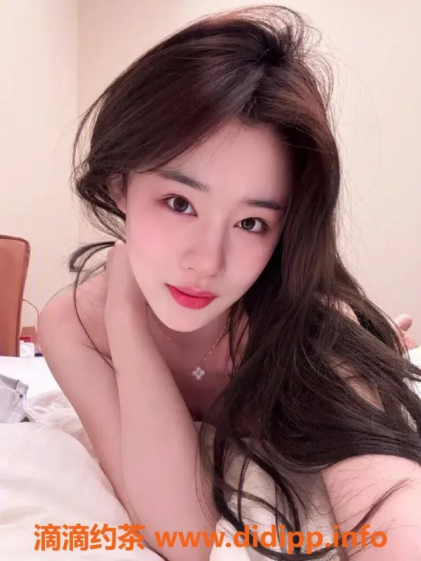 重庆楼凤-新牌坊依依，175身高，23岁制服诱惑服务