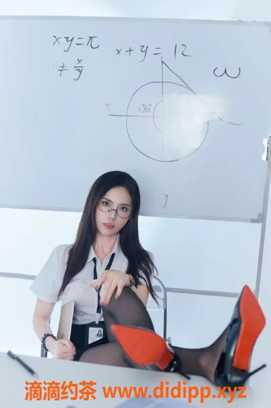 广州楼凤-佛山唐鄢御姐400起，鸳鸯浴服务