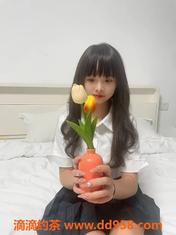 中山楼凤资源信息,小榄小晴，18岁，36B身材，优惠价格等你来享受！